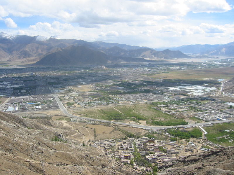 [Lhasa_Valley_in_Tibet.jpg]