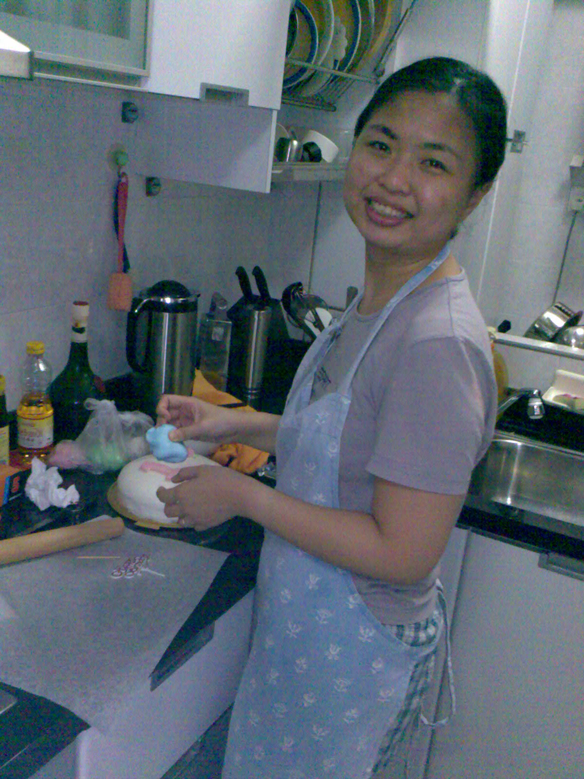 [Mummy+baking+bday+cake.jpg]