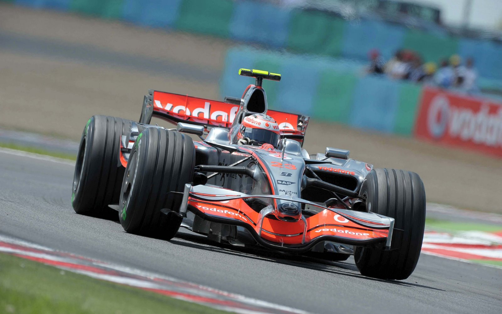 [Heikki+Kovalainen+McLaren+Mercedes+Friday+Free+Practise+France+Magny+Cours+F1+2008+21.jpg]