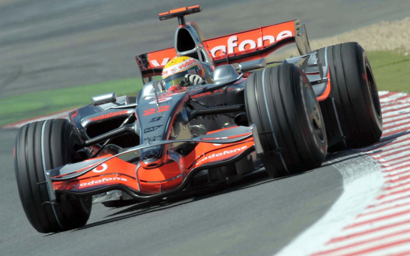 [Lewis+Hamilton+McLaren+Mercedes+Friday+Free+Practise+France+Magny+Cours+F1+2008+25.jpg]