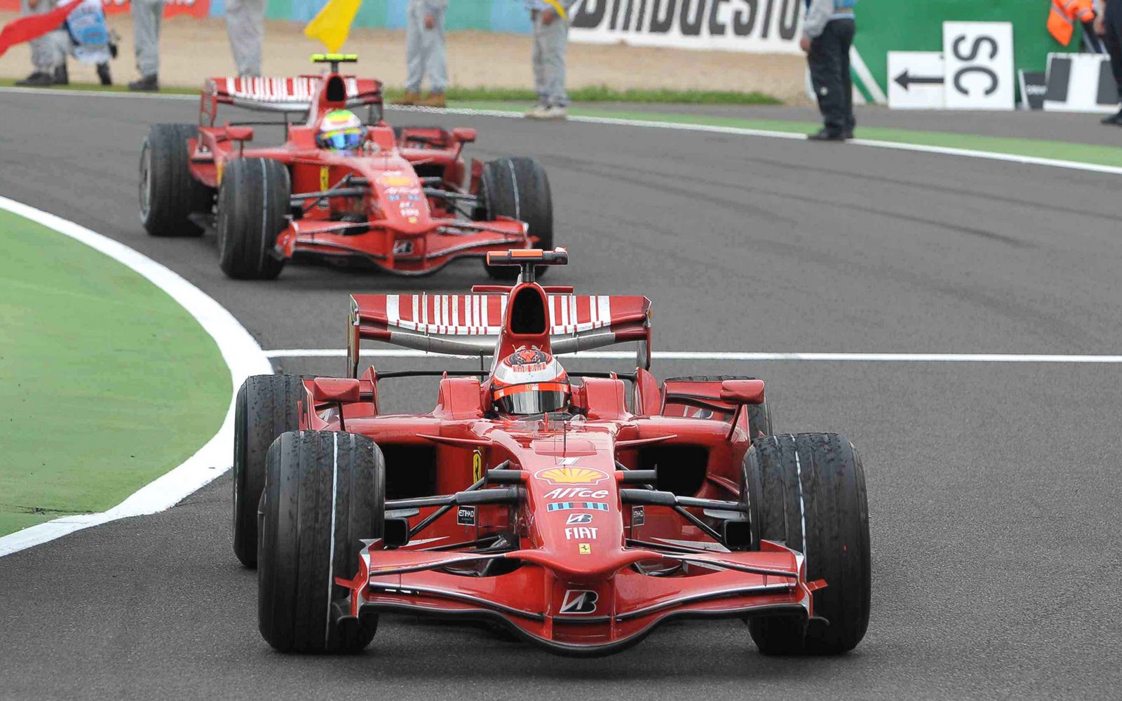[Kimi+Räikkönen+Filipe+Massa+Ferrari+Sunday+Race+in+France+Magny+Cours,+F1+2008+81.jpg]