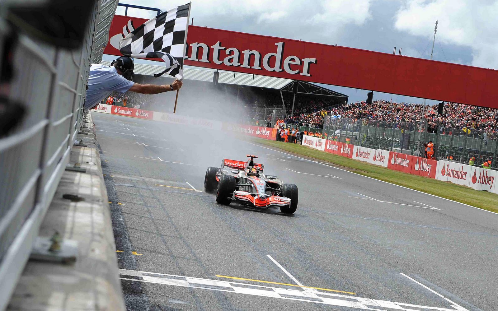 [Lewis+Hamilton+McLaren+Mercedes+British+Grand+Prix,+Silverstone+Sunday+Race+76.jpg]