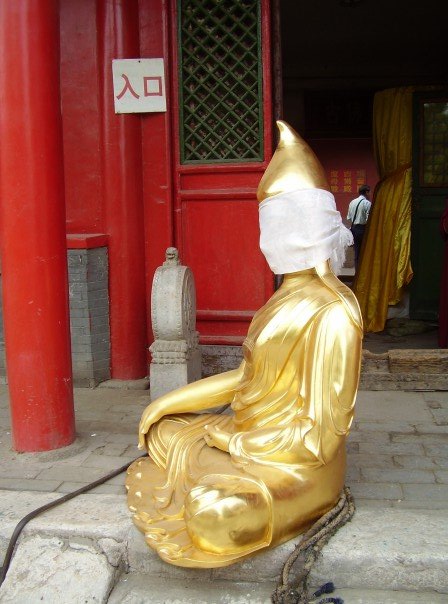 [blindfolded+buddha.jpg]