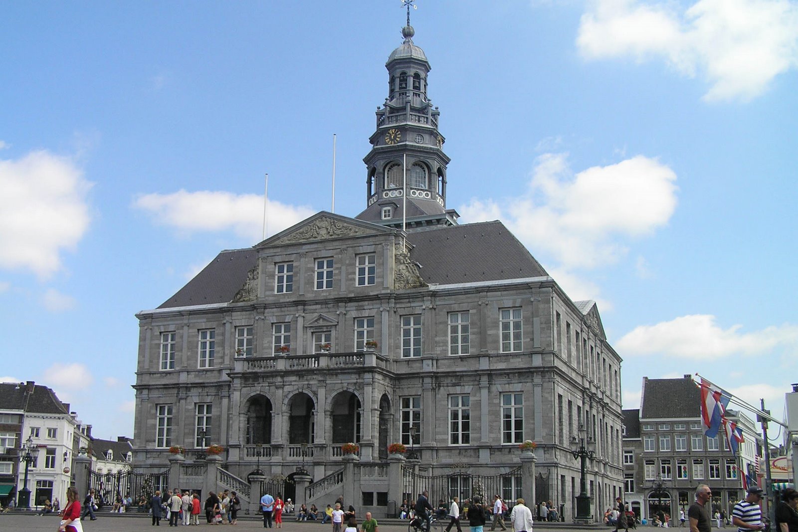 [w51-Maastricht-Ayuntamiento.jpg]