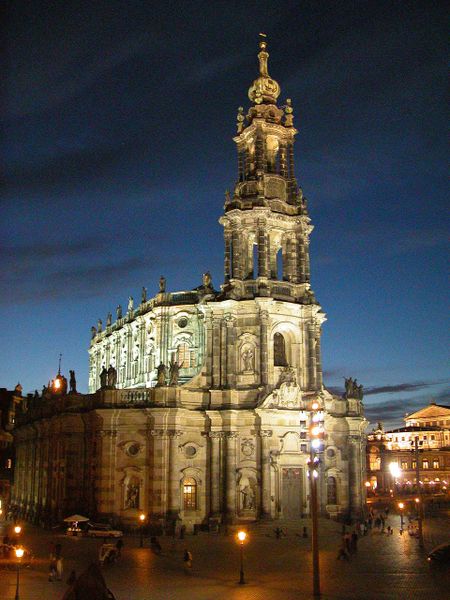 [Dresden_Hofkirche_abends_%282005%29.jpg]