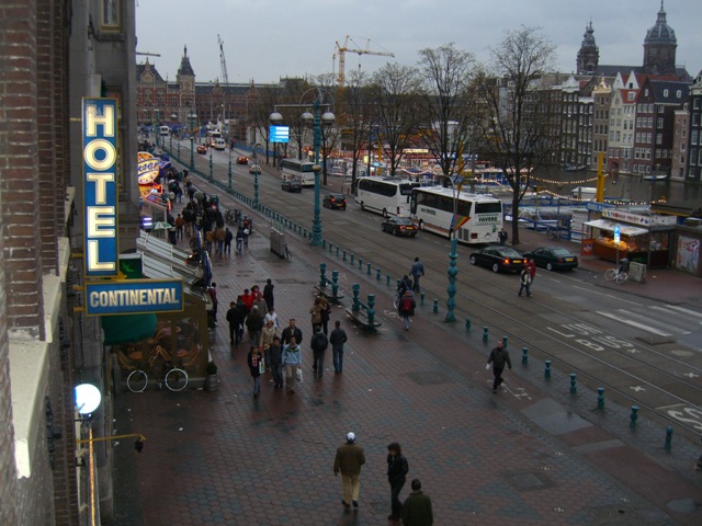 [036+Amsterdam+from+window.jpg]