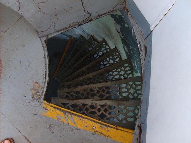 [Looking+DOWN+the+stairs.JPG]