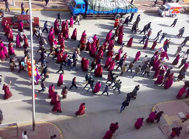 [Protestas+en+el+Tibet.jpg]