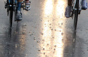 [fullj.getty-tdf2007-cycling-rain_12_13_37_pm.jpg]