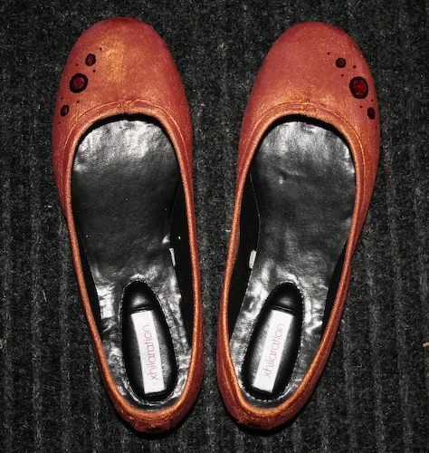 [orangy+shoes.jpg]