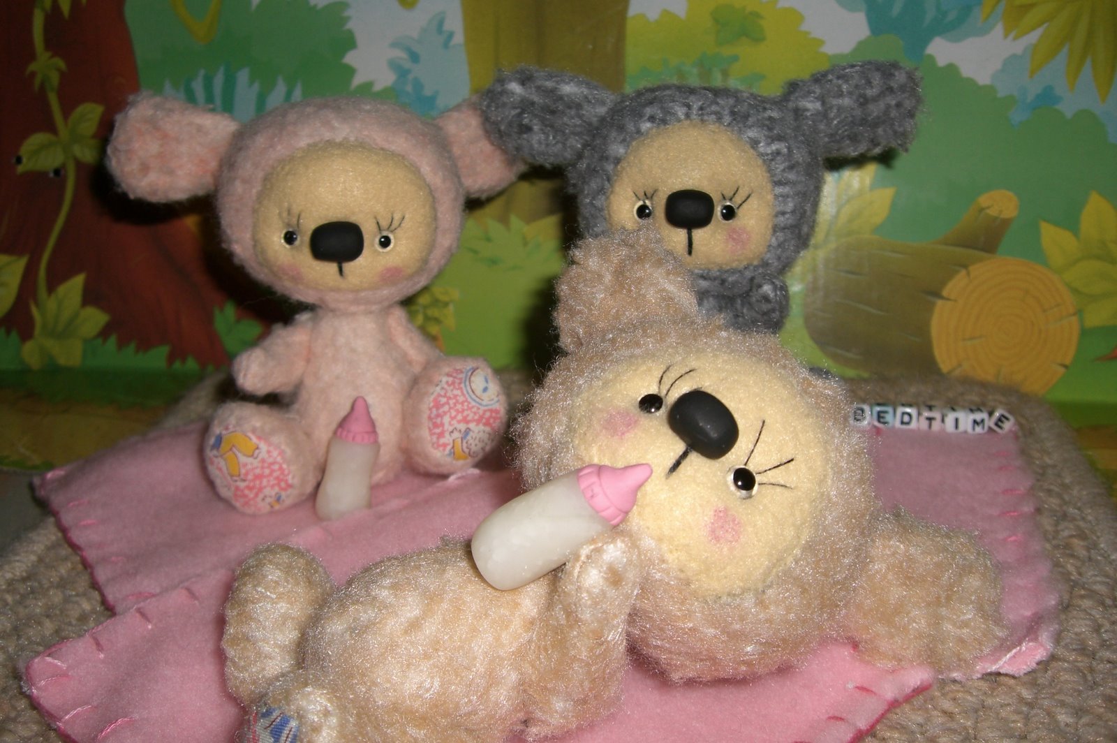 [Bedtime+bear+Lottie+lays+down,+Twinkie+and+Muffie.jpg]