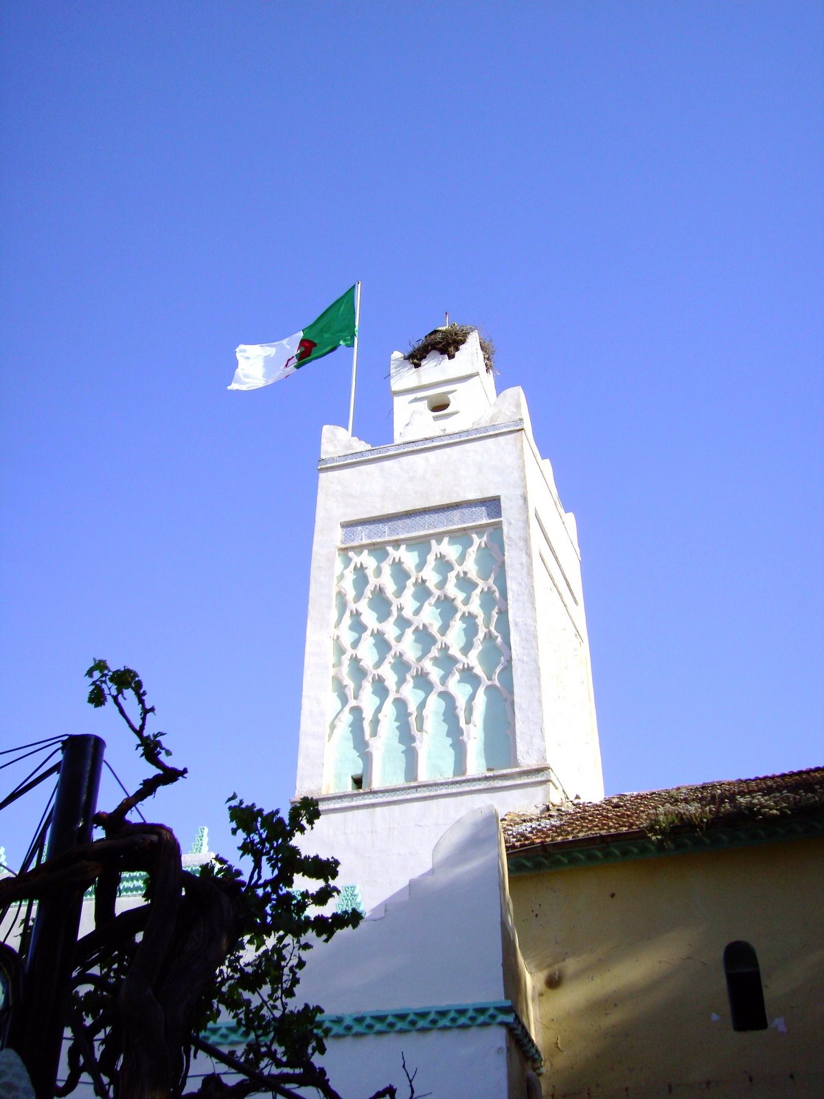 [Le+minaret+de+la+mosquée+de+Sid+Ahmed+Benyoucef.JPG]