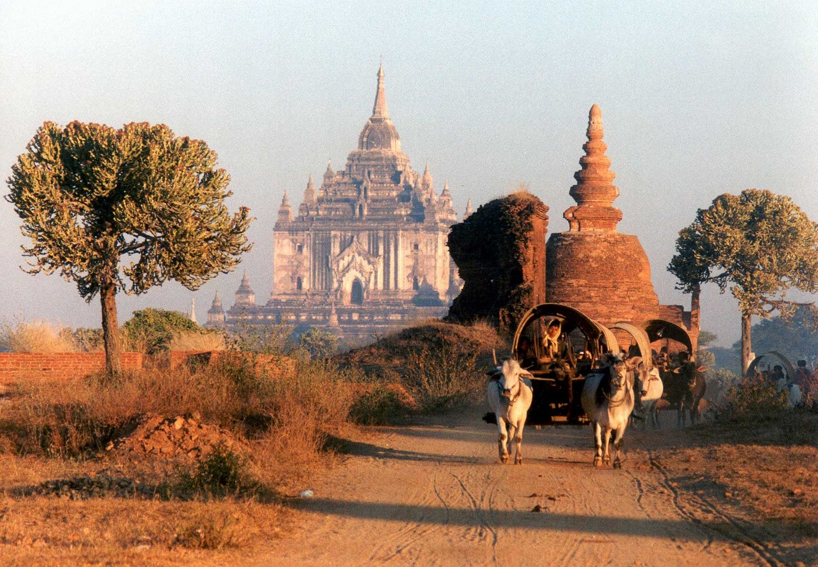 [Myanmar-01.jpg]
