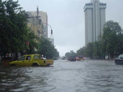 [Maputo+chuva.jpg]