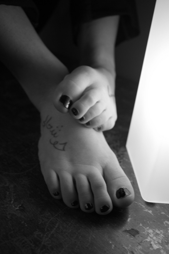 [Pre_003_Beautiful_Barefoot_Girls_Lier_Art_Feet_019.jpg]