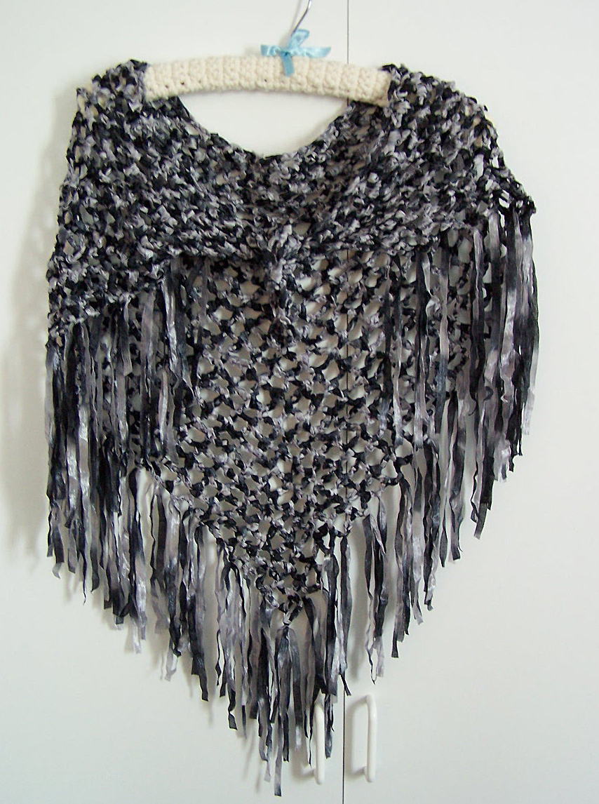 [black+&+white+crochet+wrap+-+special+order.jpg]