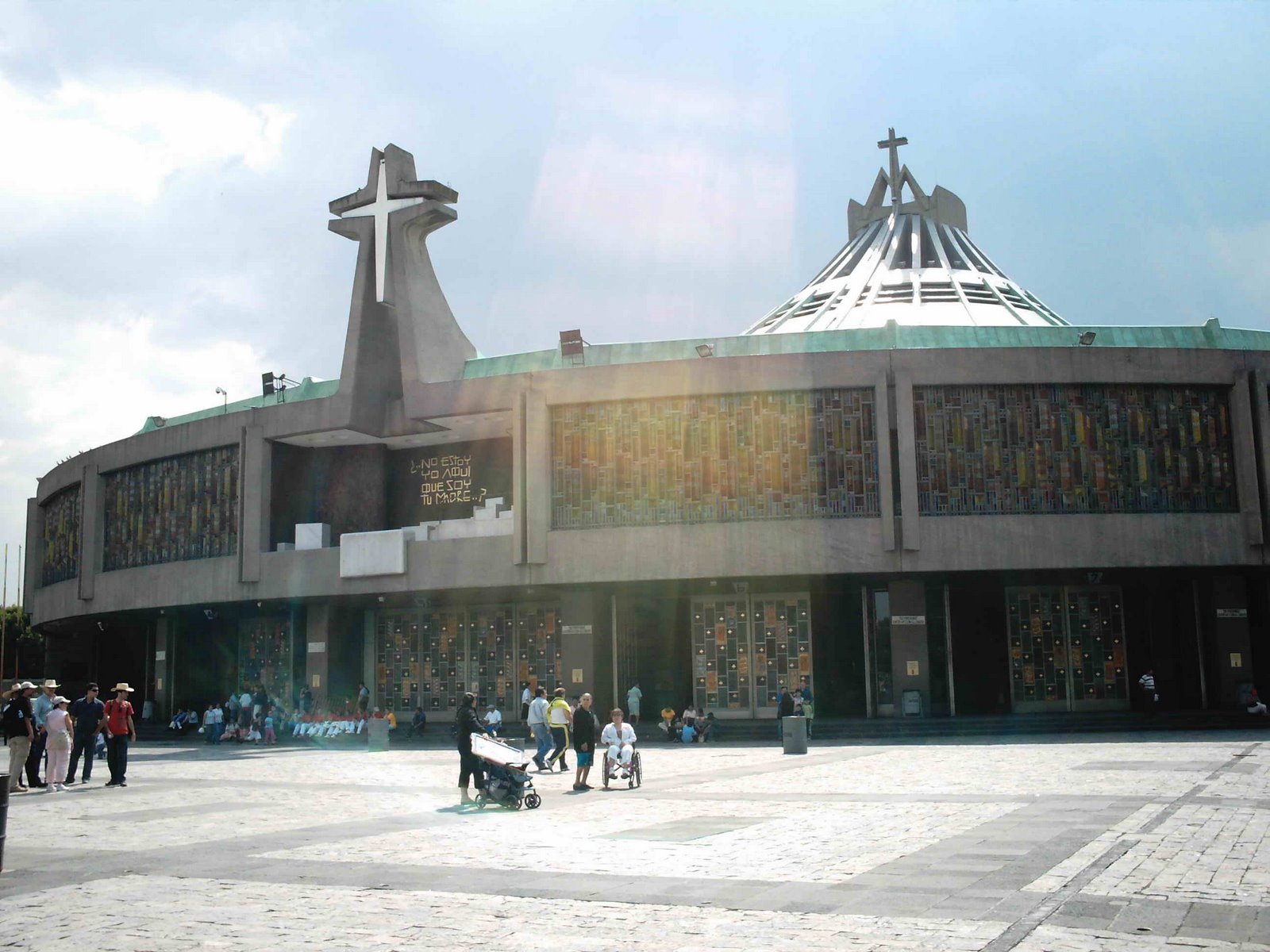 [07-08-03+(2)+Basilica+de+la+Virgen+de+Guadalupe.jpg]