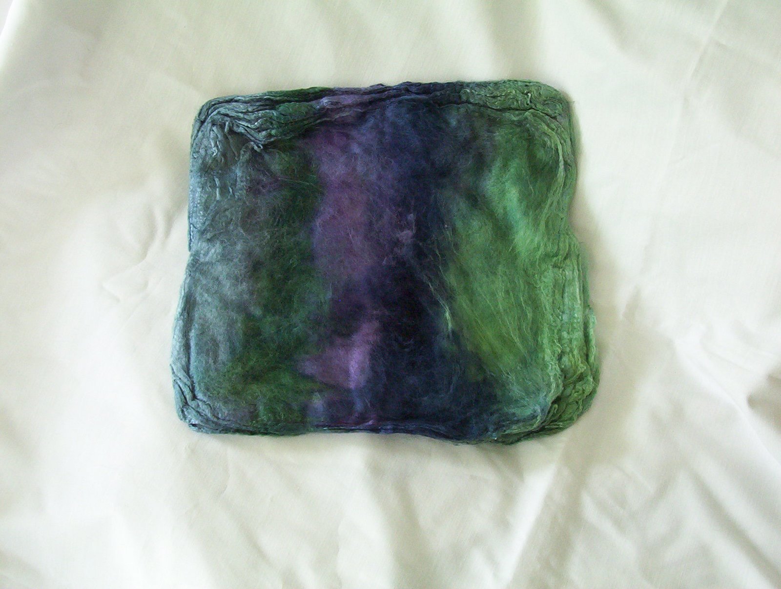 [Bombyx+Silk+Hankies+1+oz.+Abalone+Colorway+from+Wooland+Woolworks.JPG]