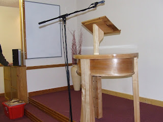 And a side view, showing also the new microphone stand.