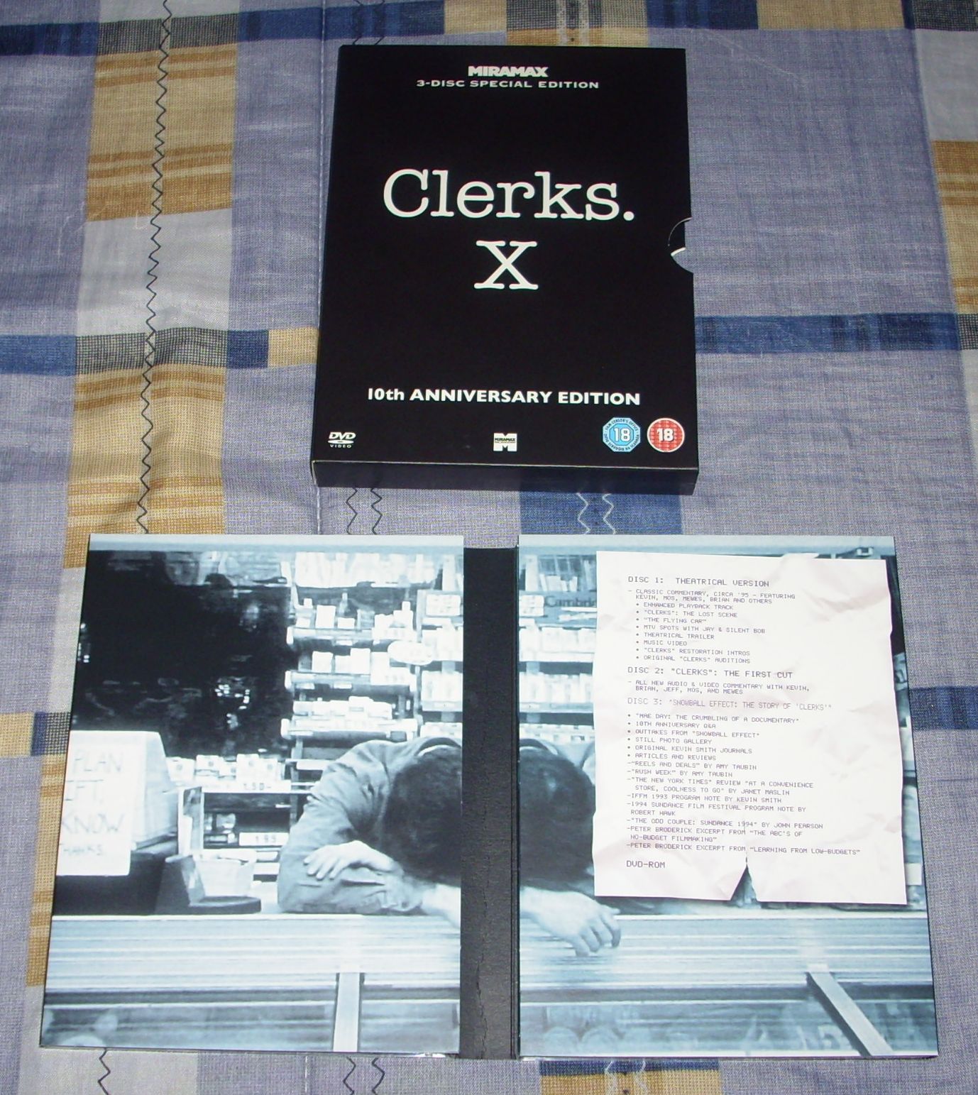 [Clerks+X+2.JPG]
