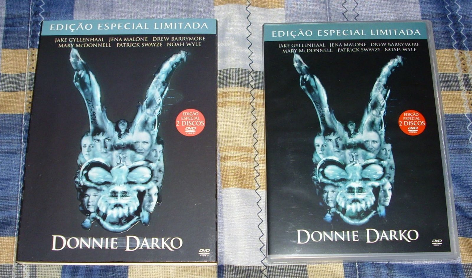 [Donnie+Darko+2.JPG]