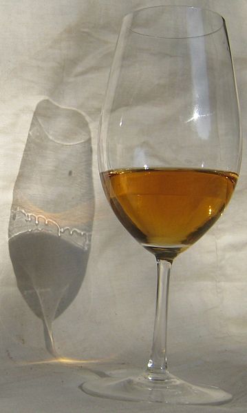 [Wikimedia.org+-+Wine_legs_shadow-731869.jpg]