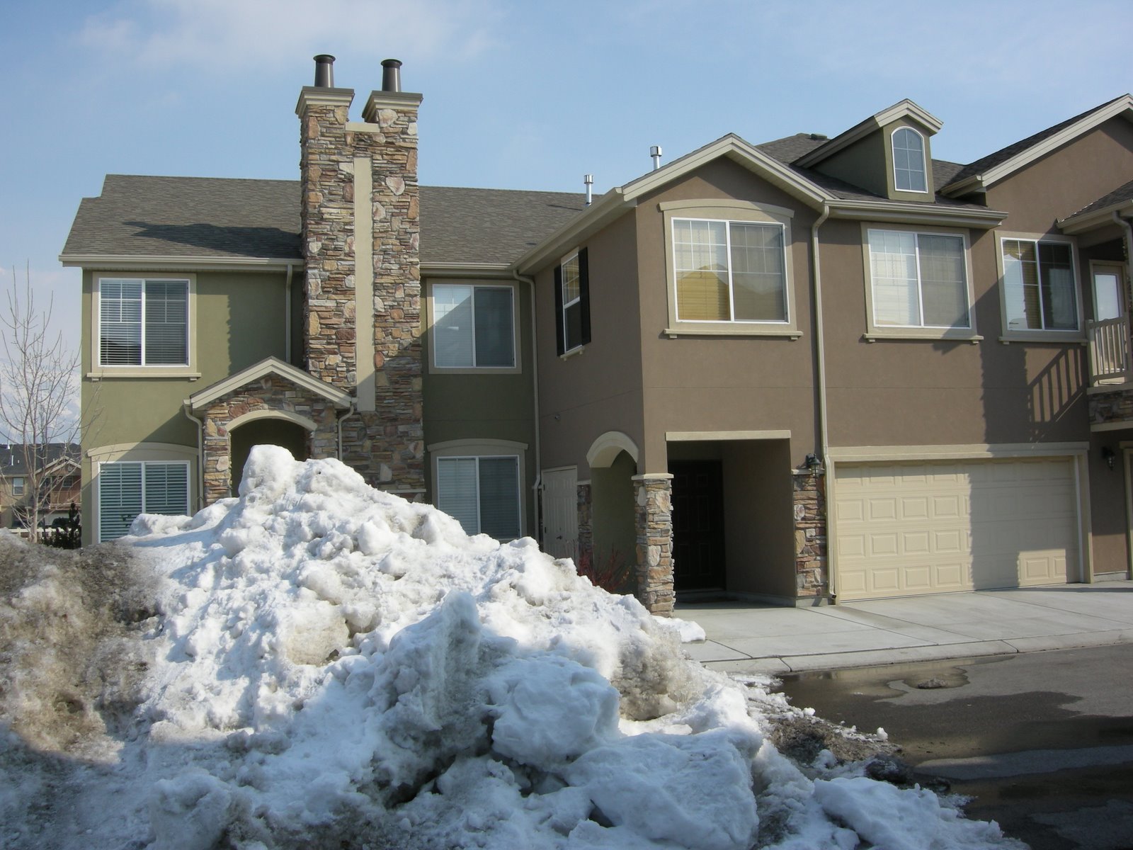 [house+and+snowpile.jpg]