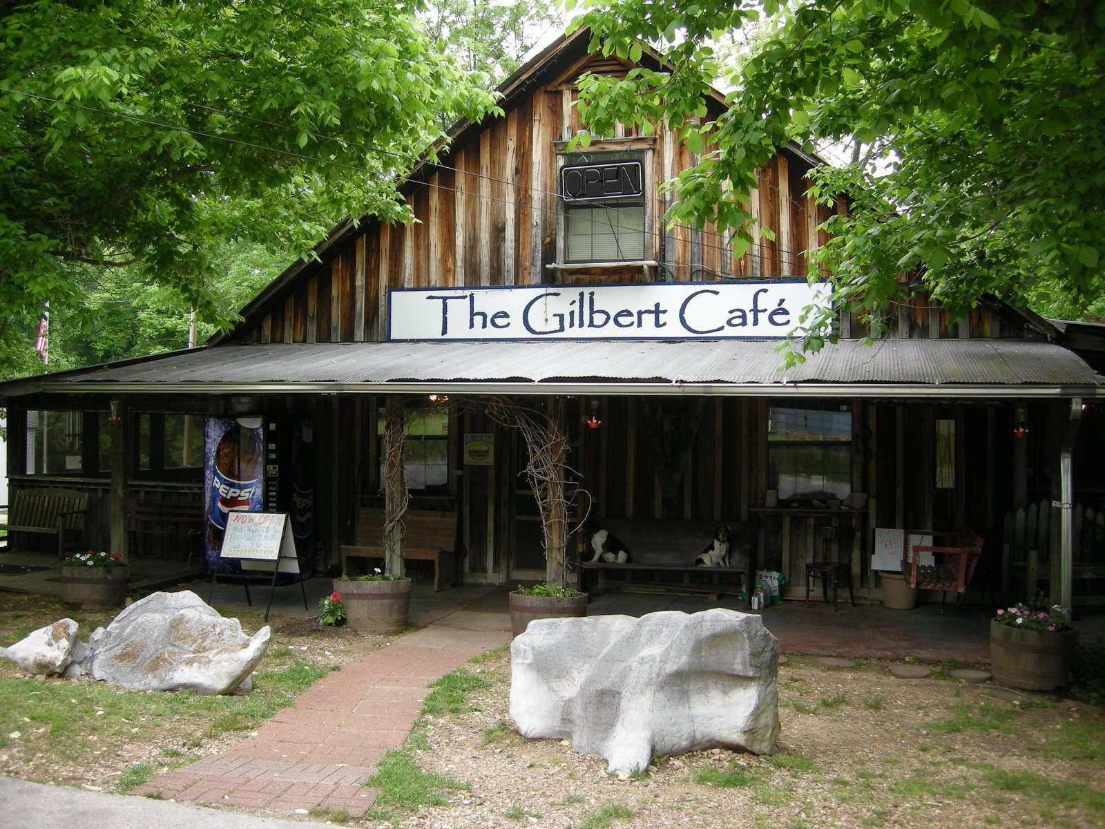 [Gilbert+Cafe+ext.jpg]