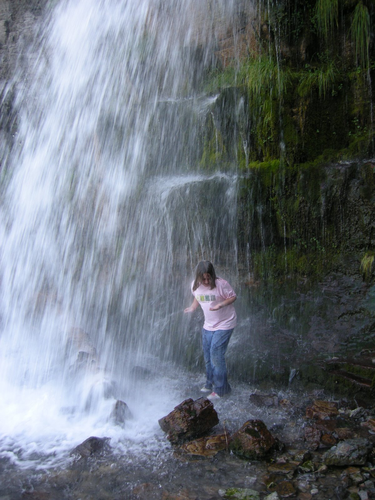 [Eme+soaks+under+waterfall.jpg]