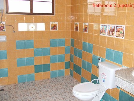 [tn_20bathroom+upstair.jpg]
