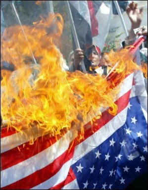 [pal+women+burn+us+flag.JPG]