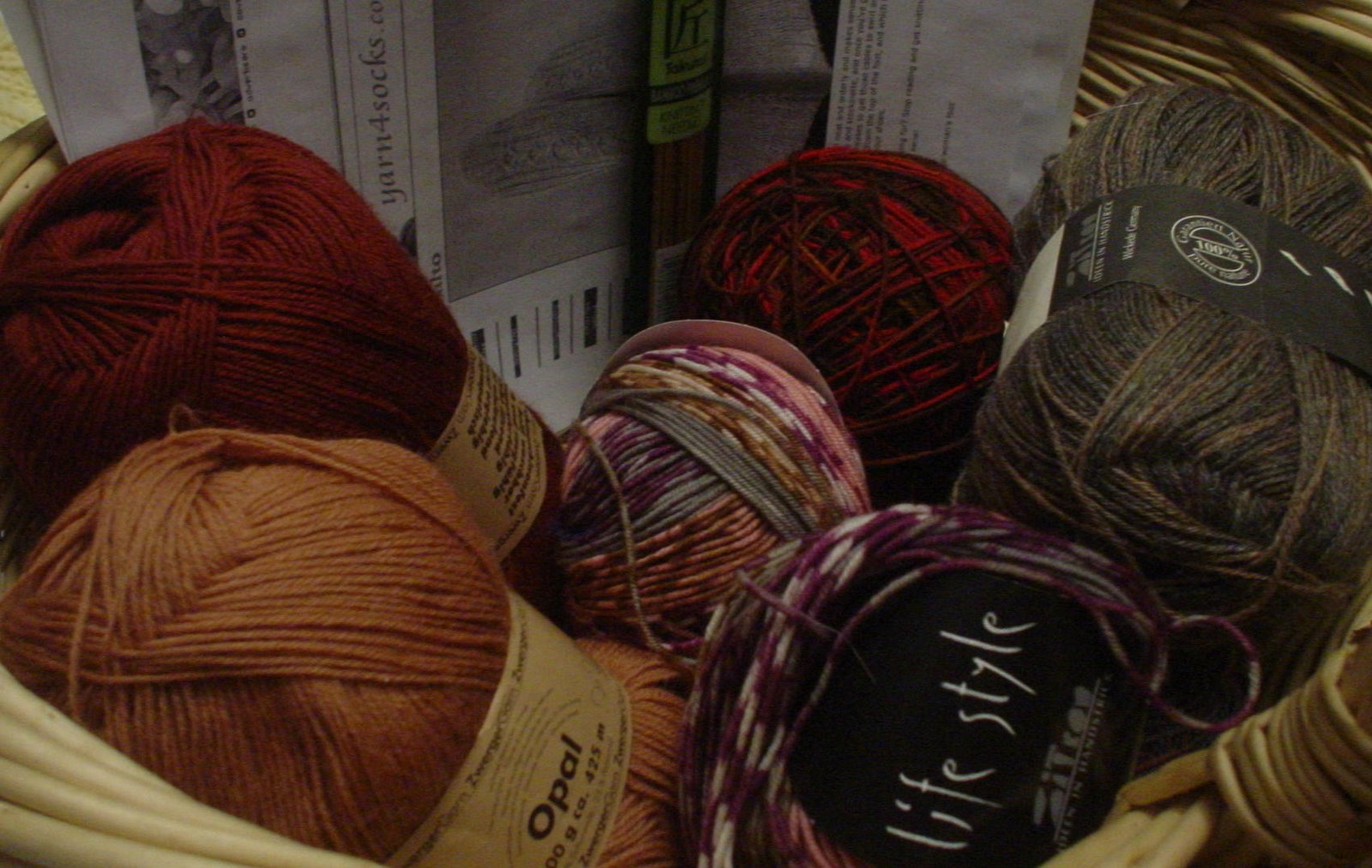 [knitting+305+(2).jpg]