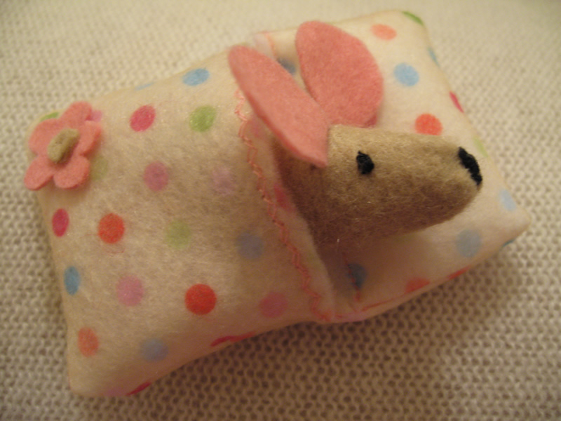 [mousey+bed+pink.jpg]