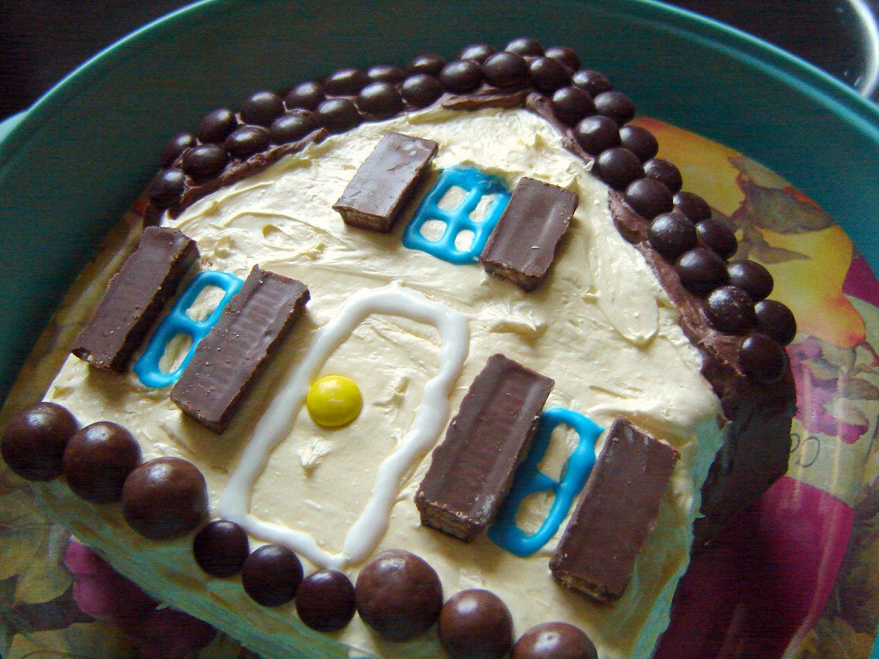 [house+cake+three.jpg]