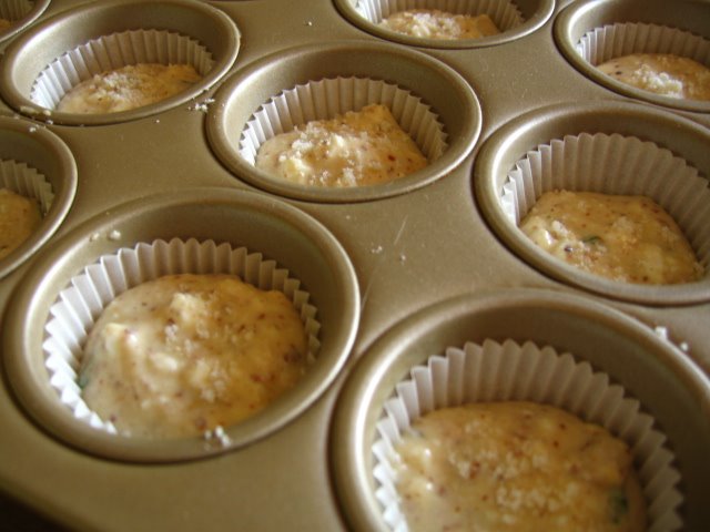 [Muffins+in+the+pan.JPG]