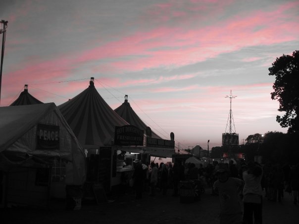 [Red+sky+over+the+Leftfield+Tent+(Sarah).jpg]