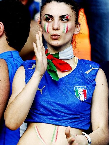[euro_italian-football-girl-02.jpg]