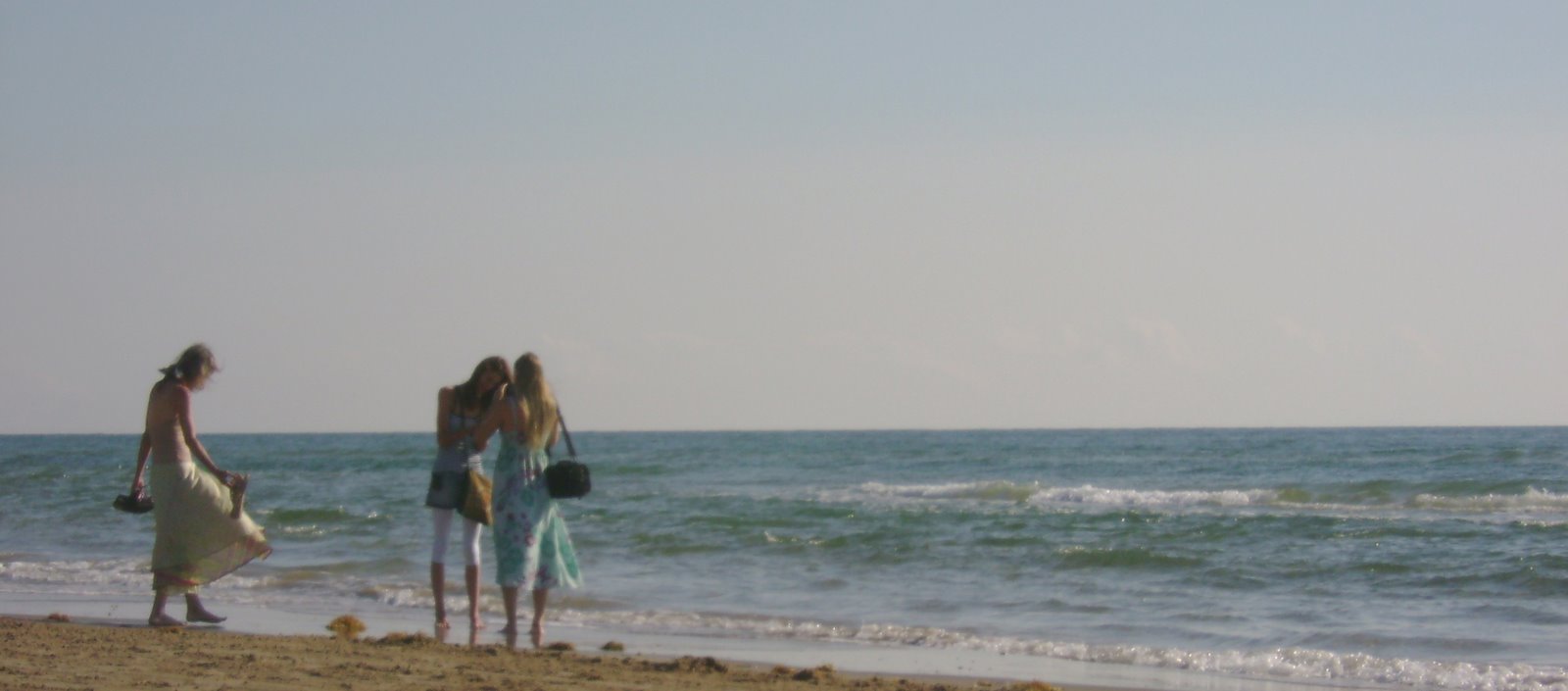 [Girls+on+the+Beach.jpg]