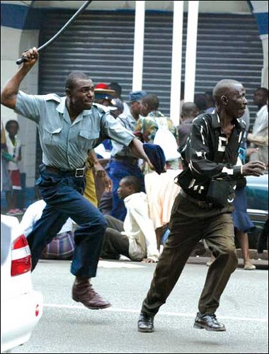 [15.22+zimbabwe+police.jpg]