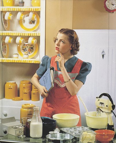 [50s+wife+baking.jpg]