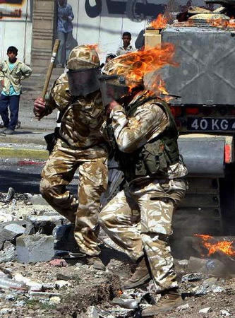 [Soldado+en+Fuego+Irak.jpg]