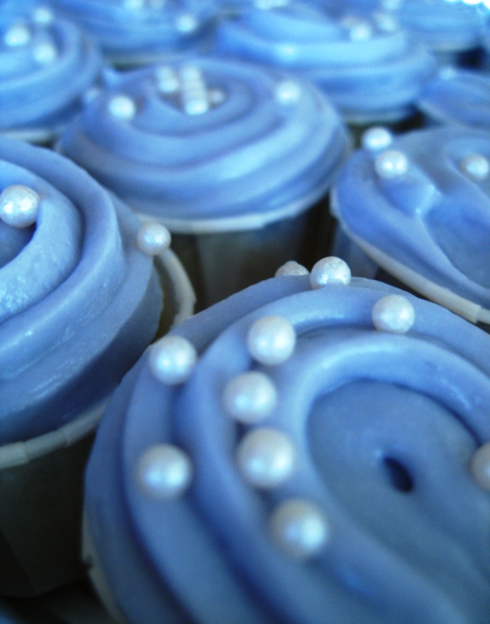 [lavendar+cupcakes+closeup.jpg]