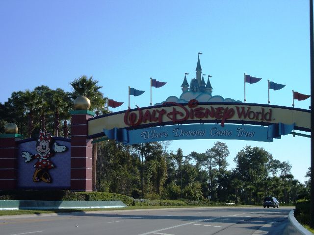 [2007+11+09+1+Disney+Entrance+sign.jpg]