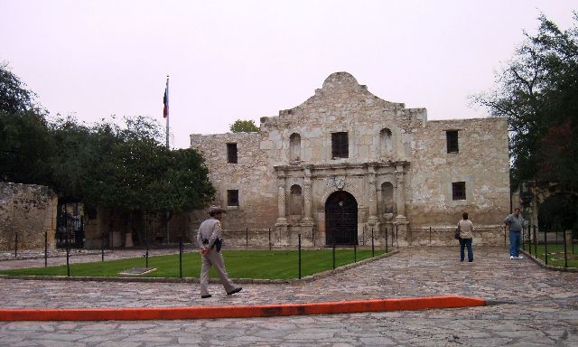 [2007+12+19+2+The+Alamo+Chapel.jpg]