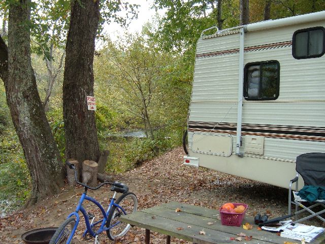 [2007+10+17+2+Trailer+at+Site+Peace+Valley+Campground,+Murphy,+N.+Carolina.jpg]