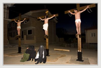 [crucificados+y+arrodilladosRETOCADOS.jpg]