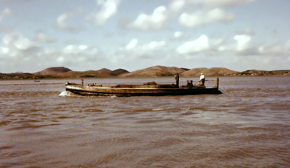 [127+-+Kunsan+River+Boat.jpg]