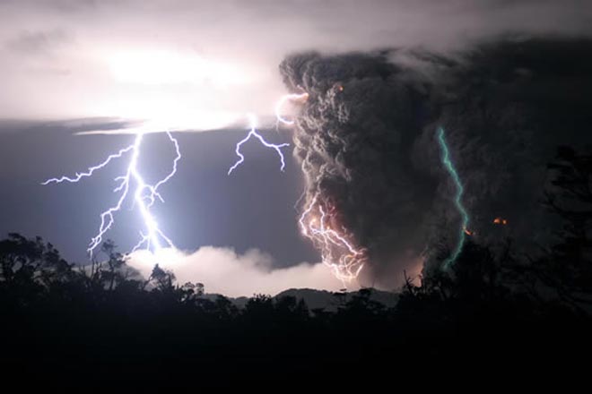 [vocano_vs_electrical_storm_11.jpg]