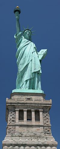 [200px-Statue_of_Liberty_frontal_2.jpg]