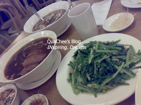 din tai fung taiwan - soup & vegetables